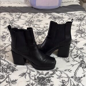 Elegant Black Ankle Boots